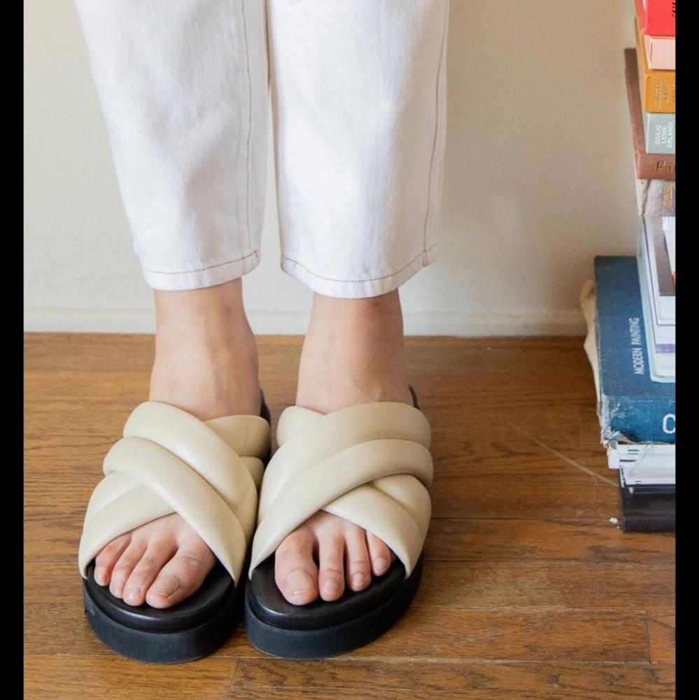 Urban Outfitters Seychelles Driving Force Sandal sz 7